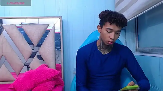 sexy blacks  online show from September 19, 2025, 11:25 am