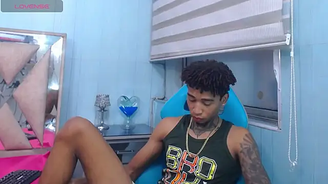 sexy blacks  online show from September 15, 2025, 11:32 am