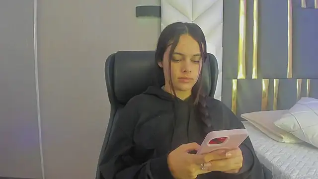 ChloeHarper  online show from July 13, 2026, 11:53 am