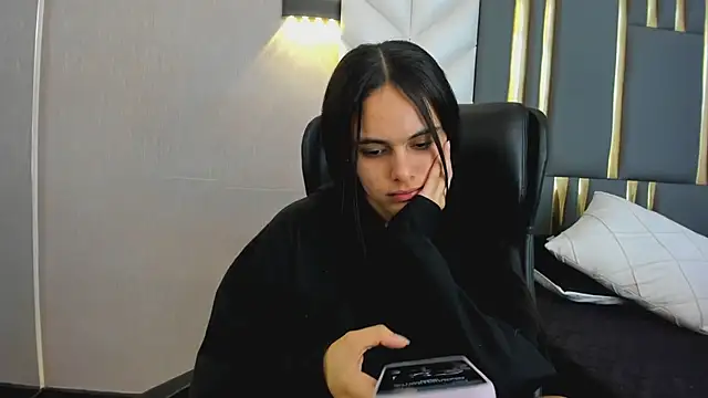 ChloeHarper  online show from July 19, 2026, 1:08 pm