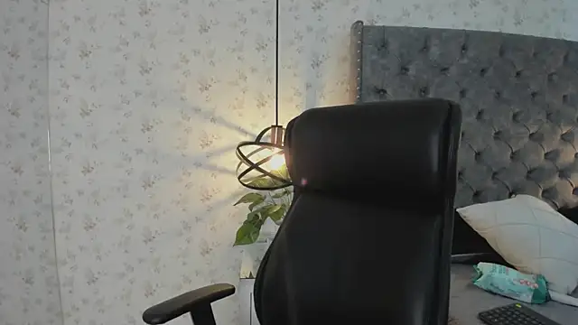ChloeHarper  online show from July 18, 2026, 2:58 pm