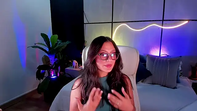 Gia Mazzon online show from November 26, 2025, 6:30 pm