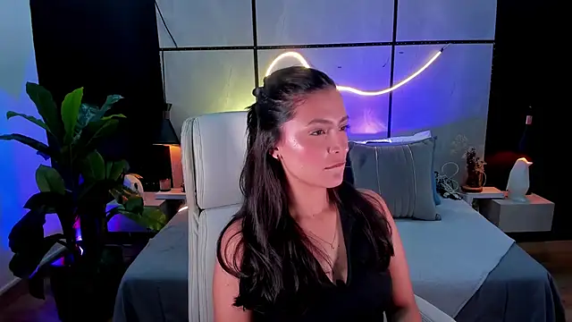 Gia Mazzon online show from September 18, 2025, 3:26 pm