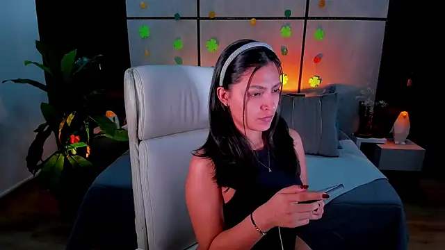 Gia Mazzon online show from March 11, 2025, 3:02 pm