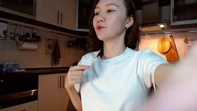 Snapshot of Kelly_Yon chatting on March 13, 2025, 10:10 pm Kelly Yon online show from March 13, 2025, 10:10 pm