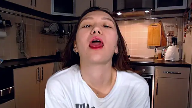 Snapshot of Kelly_Yon chatting on September 23, 2025, 8:49 pm Kelly Yon online show from September 23, 2025, 8:49 pm