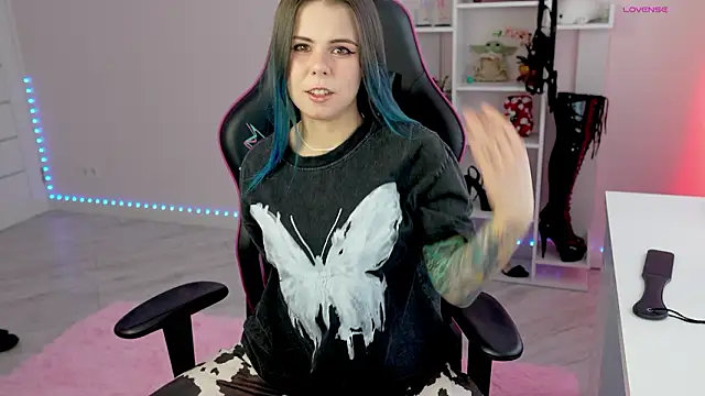 Latex Kitty online show from March 18, 2026, 2:08 pm