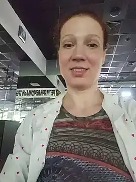 Snapshot of Exhibitionsplit chatting on July 11, 2026, 11:21 am Exhibitionsplit online show from July 11, 2026, 11:21 am