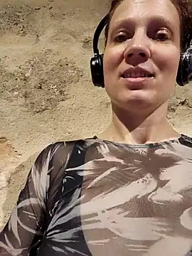 Exhibitionsplit online show from November 7, 2025, 2:21 pm