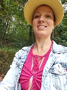 Exhibitionsplit online show from September 15, 2025, 1:33 pm