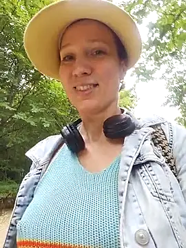 Exhibitionsplit online show from September 30, 2025, 12:00 pm