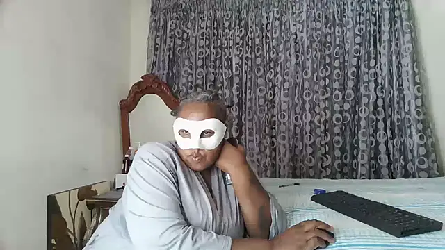 queenofrainxx online show from June 26, 2026, 8:14 pm