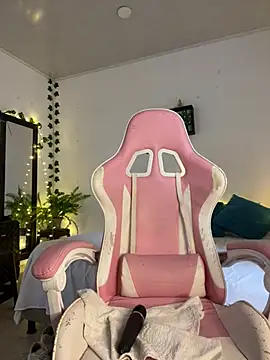 violet-333 online show from March 4, 2025, 6:07 pm