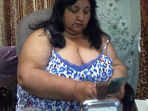 Snapshot of Nezsbudka chatting on June 22, 2026, 6:05 pm Nezsbudka online show from June 22, 2026, 6:05 pm