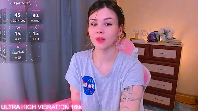 cutie mili online show from October 6, 2025, 7:42 am