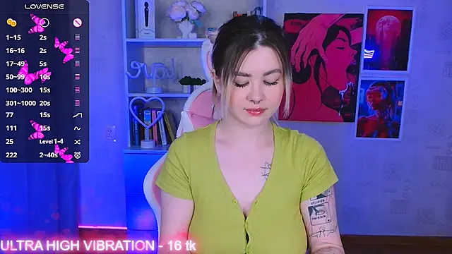 cutie mili online show from March 18, 2025, 11:33 am