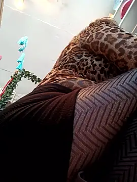 Mia Novikov online show from April 28, 2026, 9:41 pm