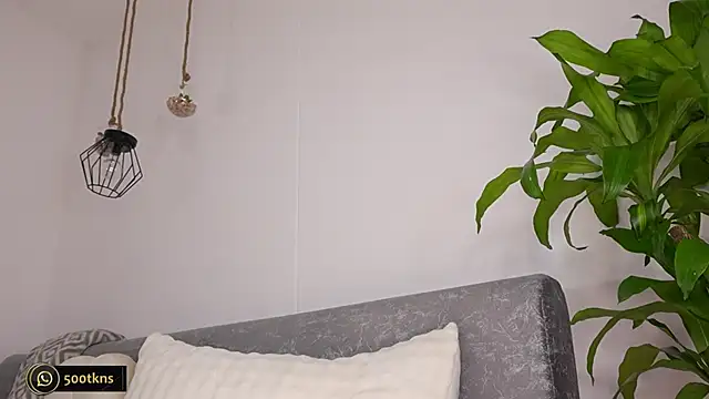 katie cruz online show from November 14, 2025, 11:14 am