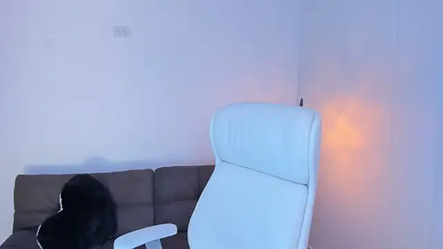 dominique21  online show from December 15, 2024, 8:19 am