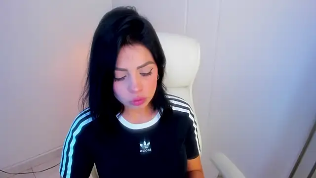 dominique21  online show from October 25, 2025, 12:43 am