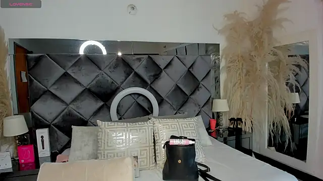 sofhiaa adaams online show from October 27, 2025, 10:44 pm