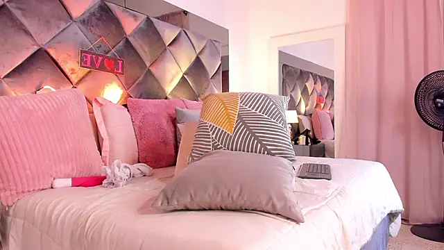 sofhiaa adaams online show from March 22, 2025, 2:05 am