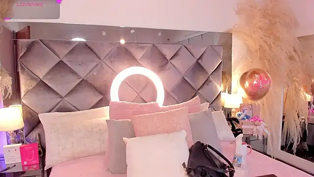 sofhiaa adaams online show from October 5, 2025, 5:25 pm