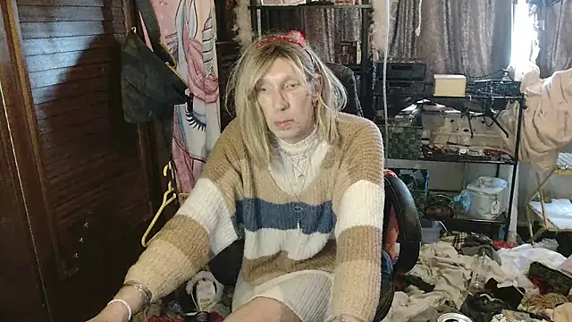 Ombeline1 online show from November 22, 2025, 2:16 pm