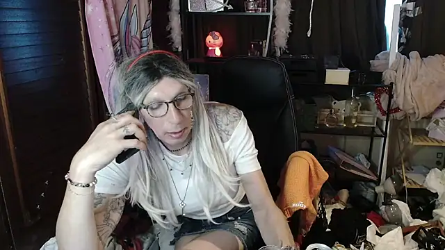 Ombeline1 online show from October 22, 2025, 4:39 pm