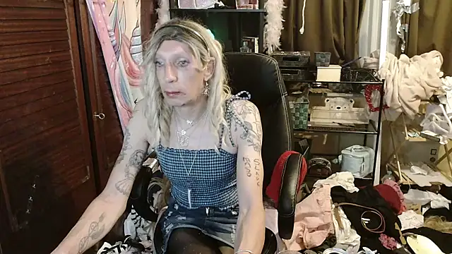 Ombeline1 online show from November 1, 2025, 2:40 am