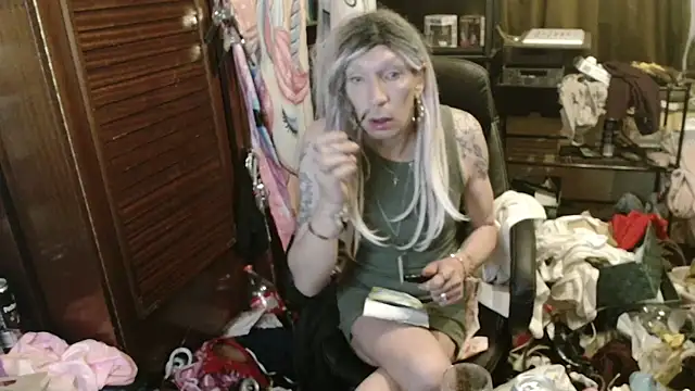 Ombeline1 online show from May 3, 2026, 3:44 am
