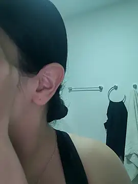 Lia Hurley online show from March 13, 2025, 12:56 pm