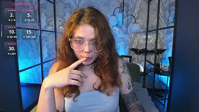 SophiePure online show from October 2, 2025, 8:45 pm