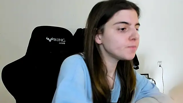 emmamurrr online show from December 22, 2025, 4:51 pm