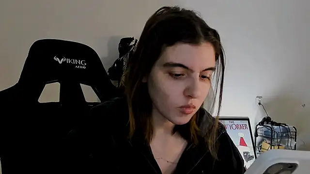 emmamurrr online show from December 20, 2024, 7:28 pm