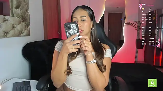 AmelyaMann online show from October 19, 2025, 1:36 pm