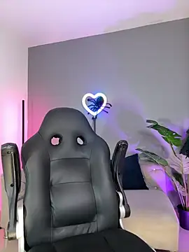 alina cruz online show from October 15, 2025, 12:09 am