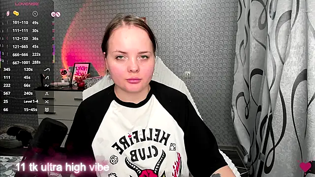 flower sarah  online show from October 30, 2025, 9:33 pm