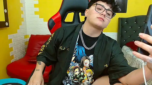 isabeautyx19 online show from October 15, 2025, 3:27 am