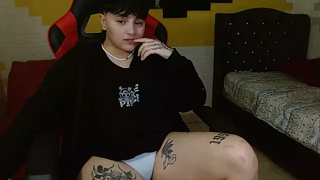 isabeautyx19 online show from December 4, 2025, 4:22 am