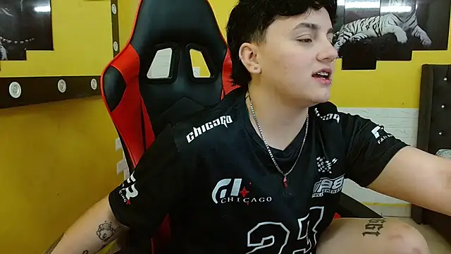 isabeautyx19 online show from November 13, 2025, 2:59 am