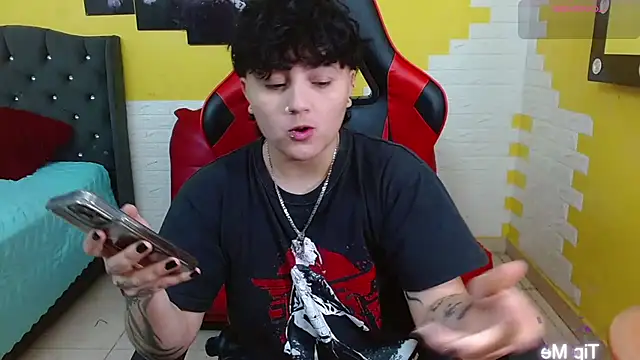 Snapshot of isabeautyx19 chatting on February 21, 2026, 2:13 am isabeautyx19 online show from February 21, 2026, 2:13 am