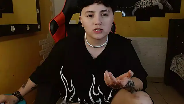 isabeautyx19 online show from November 20, 2025, 2:23 am