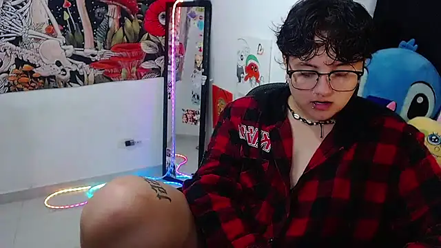 Snapshot of isabeautyx19 chatting on July 5, 2026, 1:32 am isabeautyx19 online show from July 5, 2026, 1:32 am