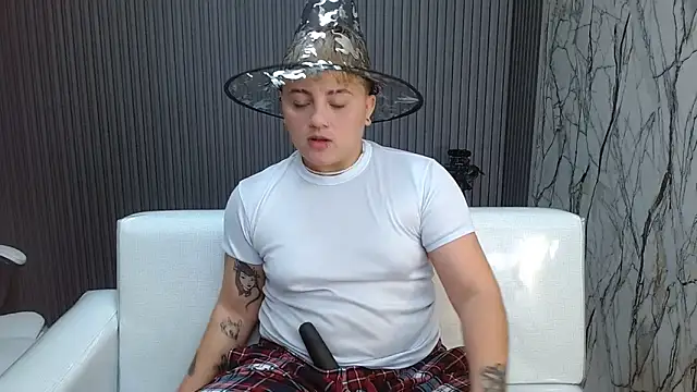 isabeautyx19 online show from October 10, 2025, 12:44 am