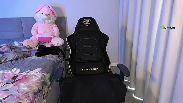 MiniSweetKt online show from October 26, 2025, 5:08 am