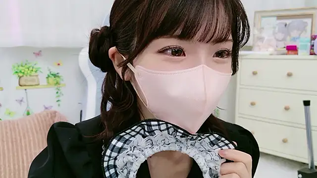 -minami- online show from October 5, 2025, 12:07 pm