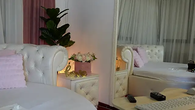 NinaCrystal1 online show from June 10, 2026, 7:42 am
