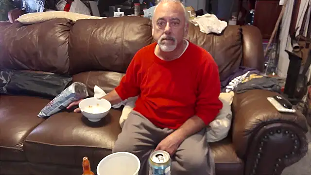 Snapshot of PincheDave4u chatting on February 12, 2025, 9:43 pm PincheDave4u online show from February 12, 2025, 9:43 pm