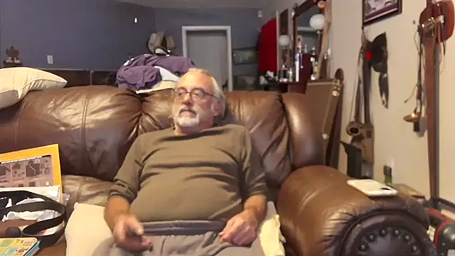 Snapshot of PincheDave4u chatting on December 26, 2024, 8:00 pm PincheDave4u online show from December 26, 2024, 8:00 pm
